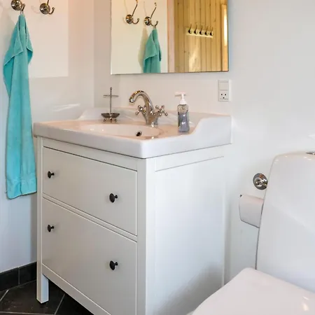 3 Bedroom Cozy In ויירס סטרנד