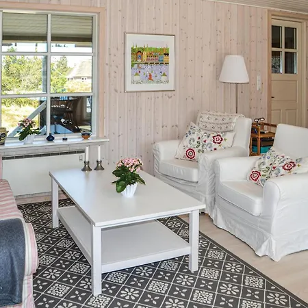 3 Bedroom Cozy In Hébergement de vacances *